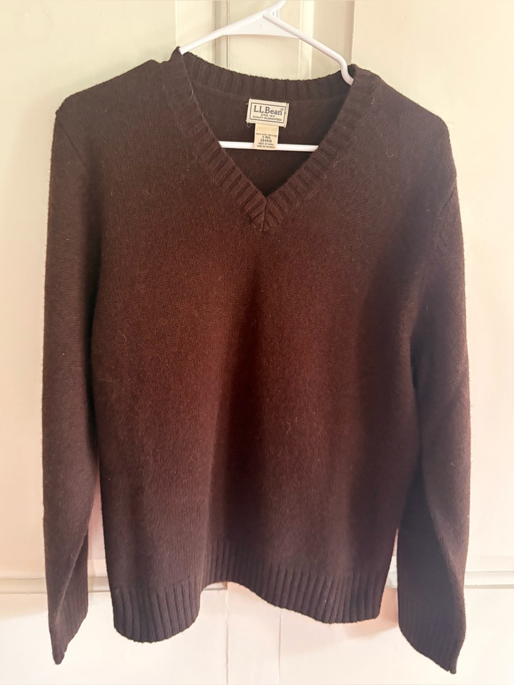 Vintage LL Bean Shetland Wool V-Neck Sweater Brown Pullover Knit Mens small